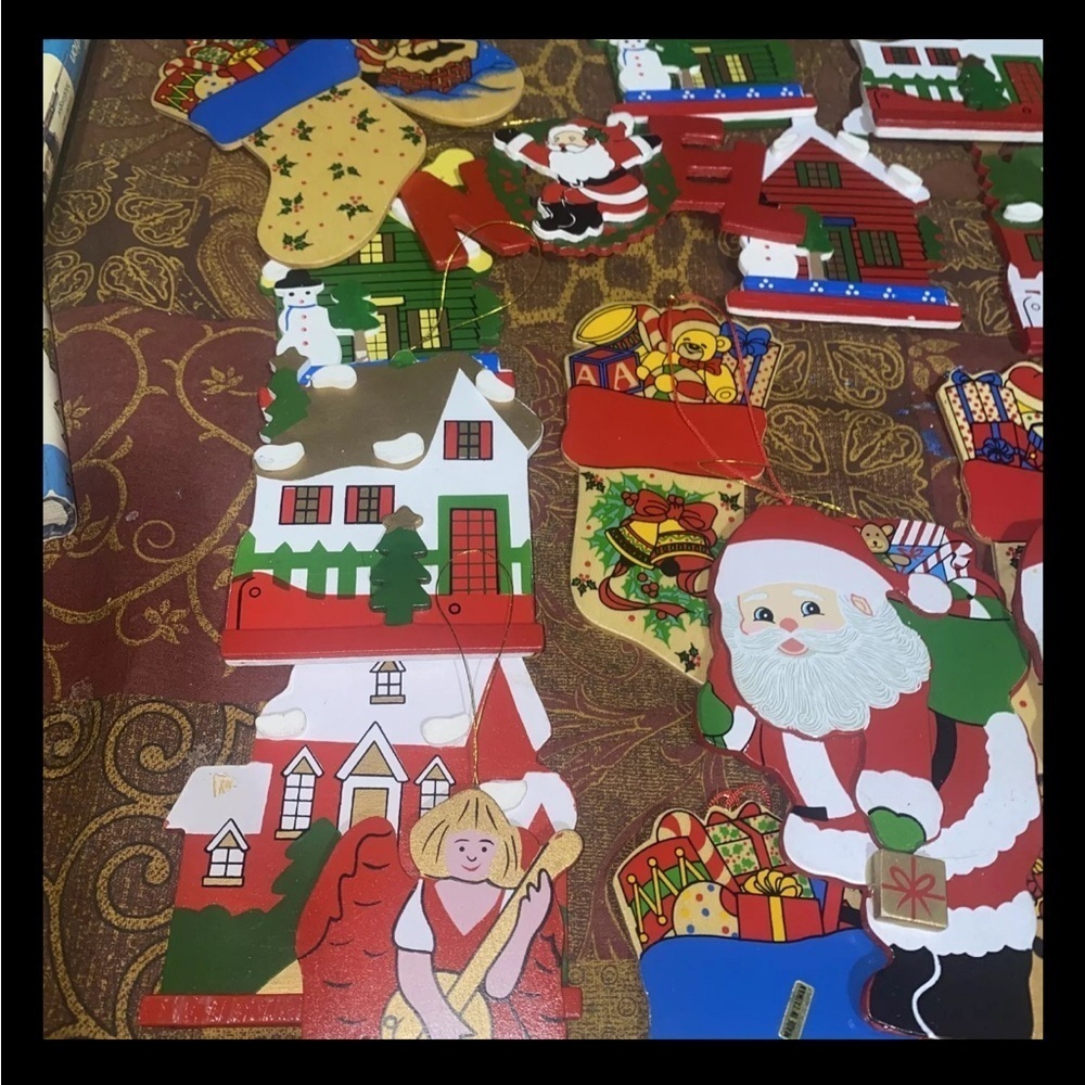 VTG Lot of 29 PCs  Christmas Tree Ornaments‎ wood   Santa Stocking Ladder House - Picture 7 of 7